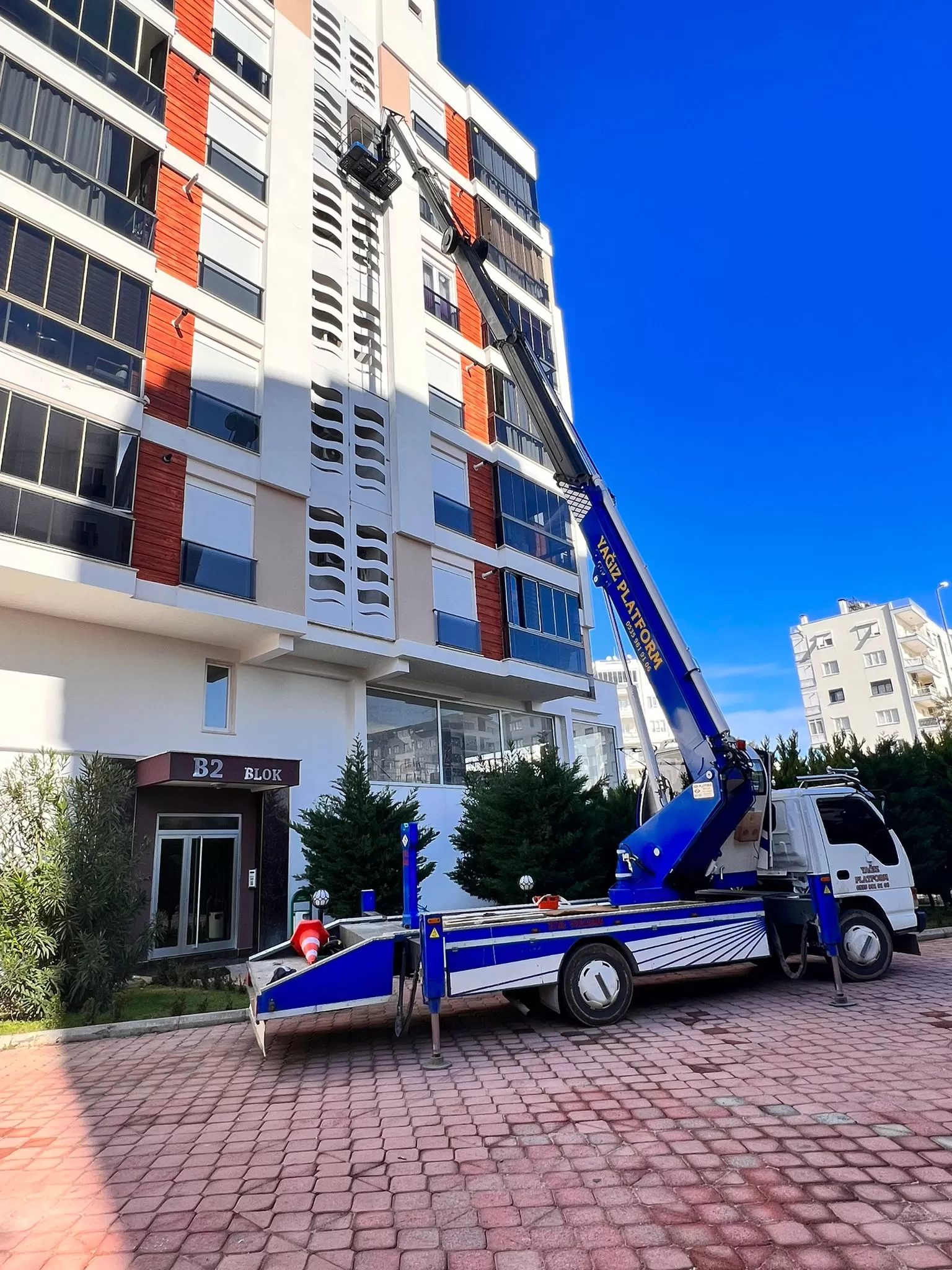 Reklam tabelaları, totemlerin dikilmesi ve montajı